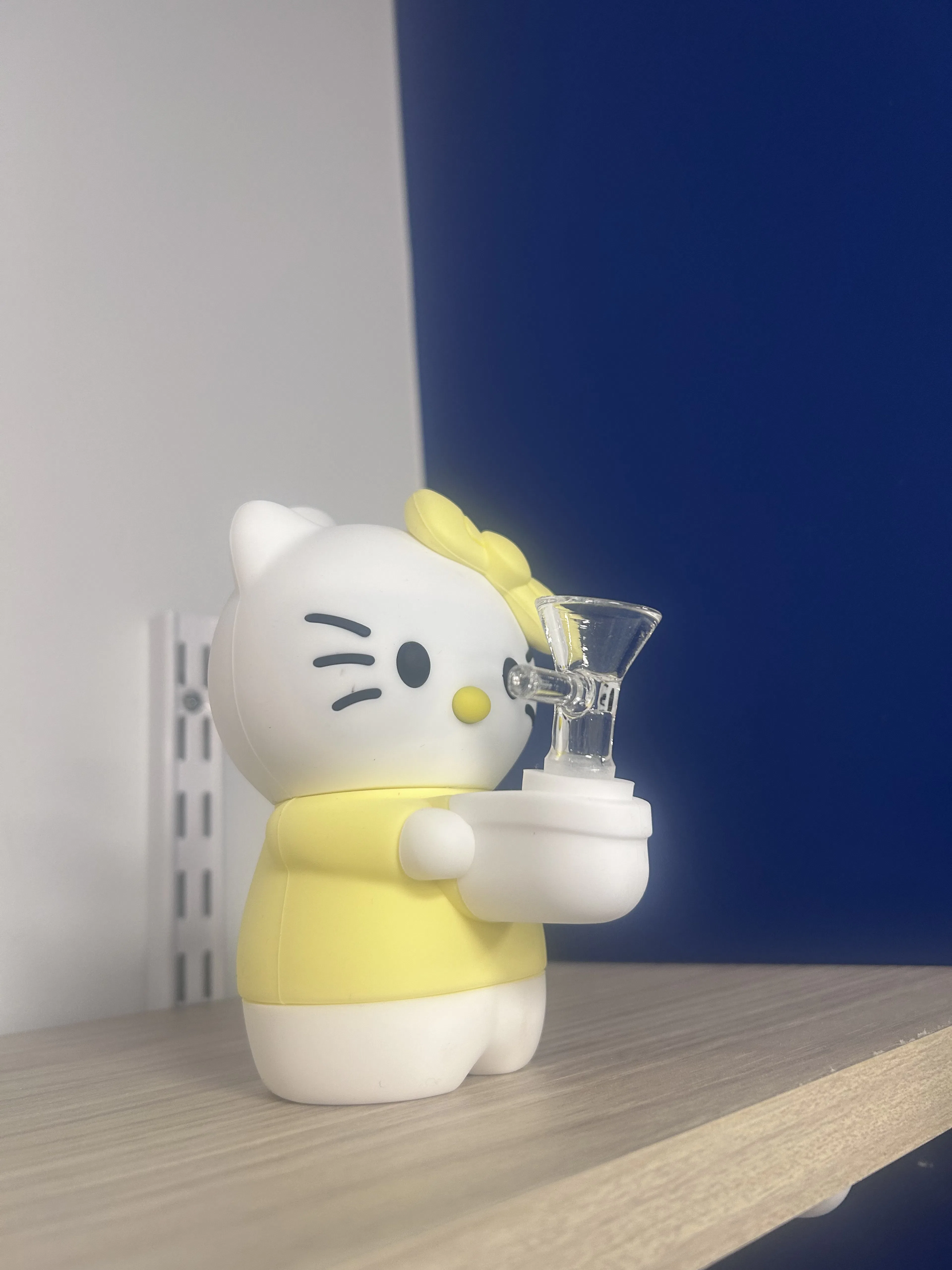 Hello Kitty Bong