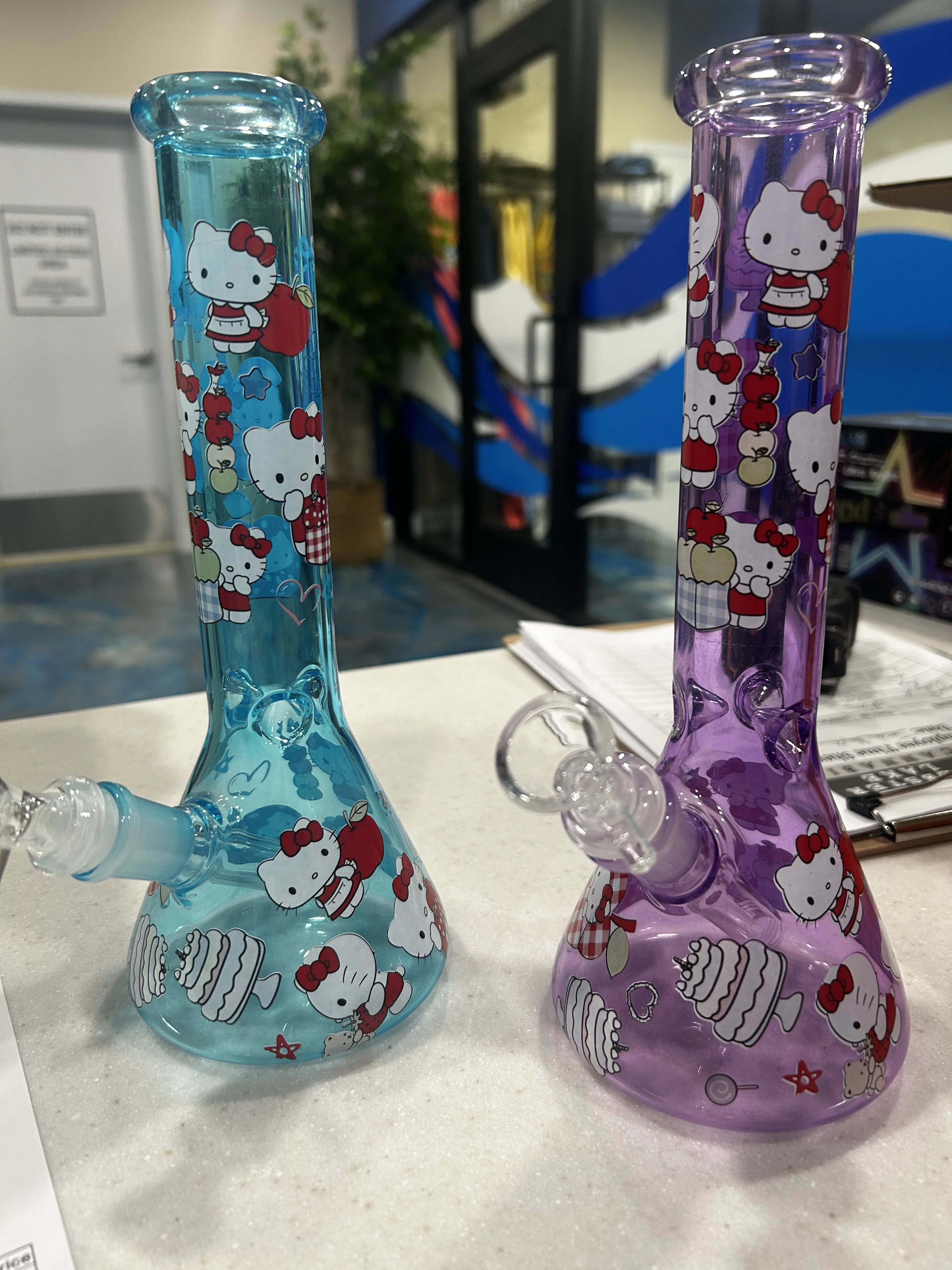 Glass Hello Kitty Bong